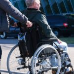 Malas posturas al cuidar a un familiar