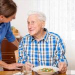 Cómo levantar el ánimo siendo cuidador