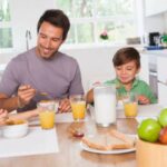 Saltarse comidas por cuidar a un familiar